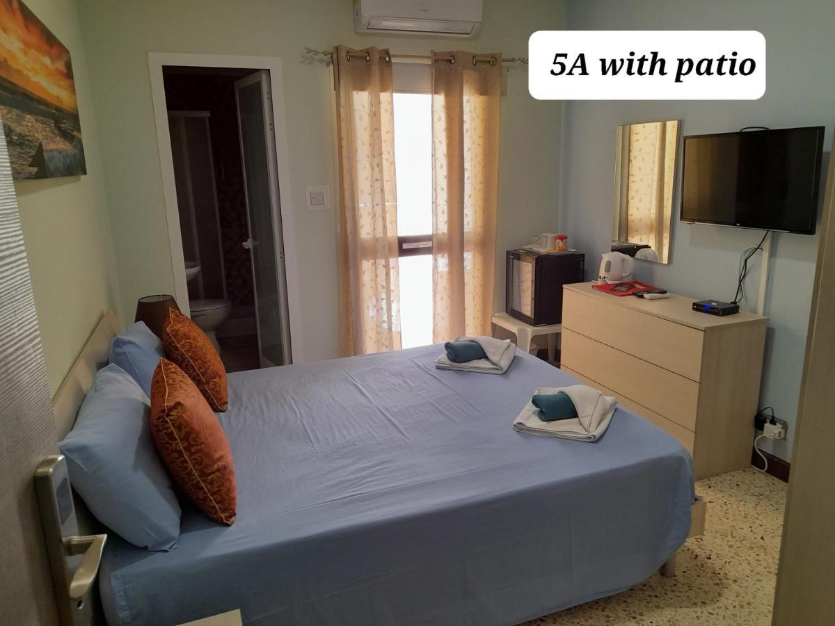 Seabreeze Holiday Guestrooms خليج سانت بول المظهر الخارجي الصورة